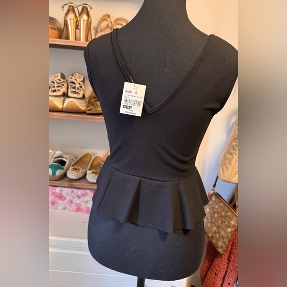 Elegant Black Peplum Dress - Picture 4 of 4